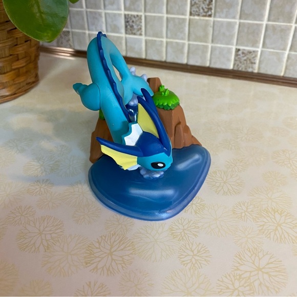 Funko Pokémon Vinyl figurine An Afternoon with Eevee & Friends : Vaporeon rare - Picture 6 of 9